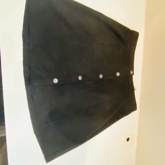 Aritzia/Wilfred free button front suede mini skirt - Picture 5 of 10